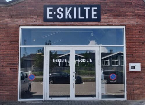 E-Skilte, Facade