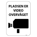 Pladsen er video overvåget. Skilt.