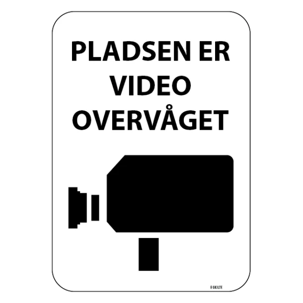 Pladsen er video overvåget. Skilt.