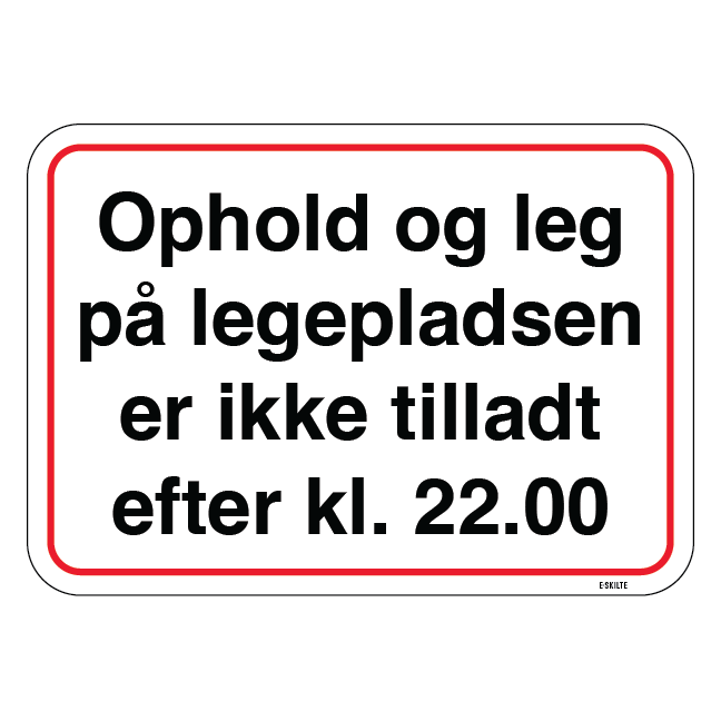 Ophold og leg på legepladsen er ikke tilladt efter kl. 22.00. Forbudsskilt