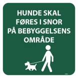 Hunde skal føres i snor på bebyggelsens område skilt