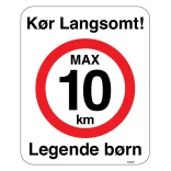 Kør langsomt max 10 km Legende børn. Fartdæmpendeskilt