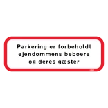 Parkering er forbeholdt ejendommens beboere og deres gæster. Skilt