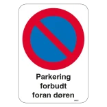 Parkering forbudt foran døren. Overvågningsskilt