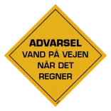 Advarsel Vand på vejen når det regner skilt